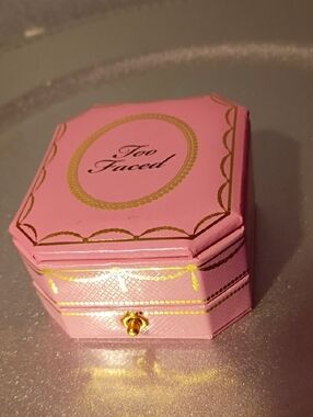 Too Faced Fancy Pink Diamond Highlight